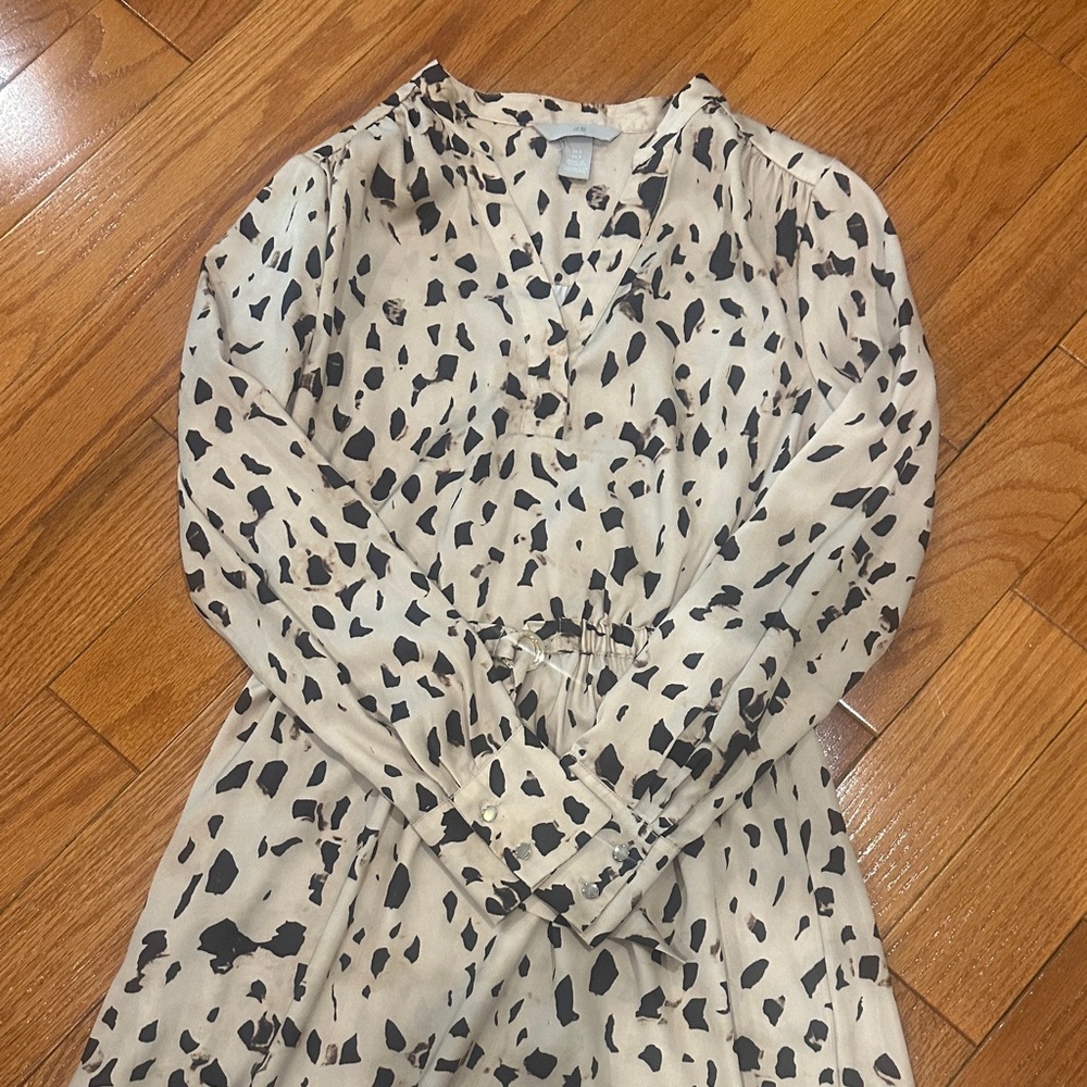 H&M Cream and Black Long Sleeve Dress